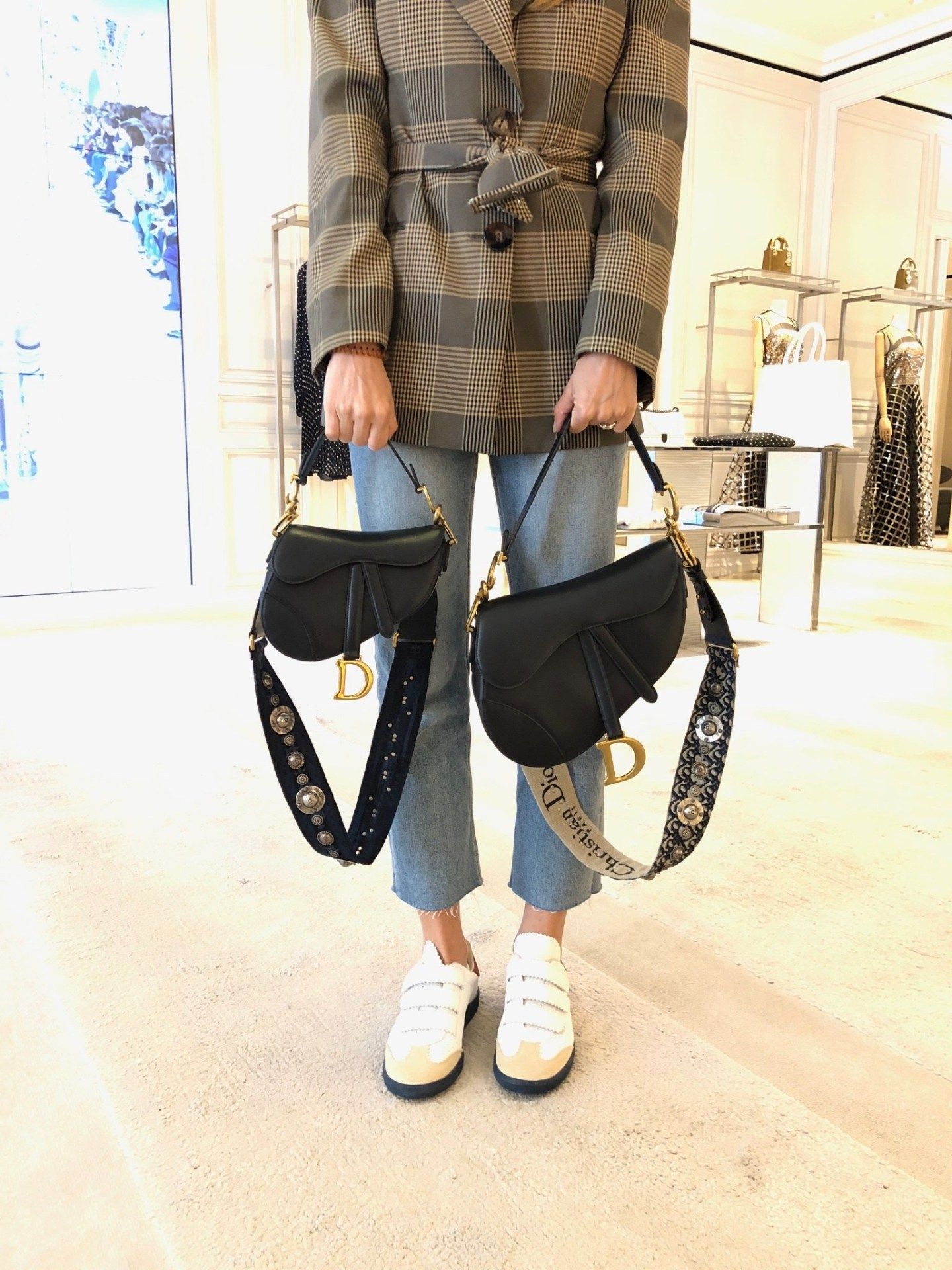 深入穿搭實測｜一比一 Dior Saddle Bag 是否會被看穿？真假細節、使用觀感完整解析 精品圖 1