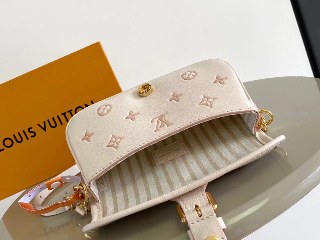 LV M13642 Nano Diane 高仿手袋｜細節還原與使用體驗的全方位深度解析 精品圖 4