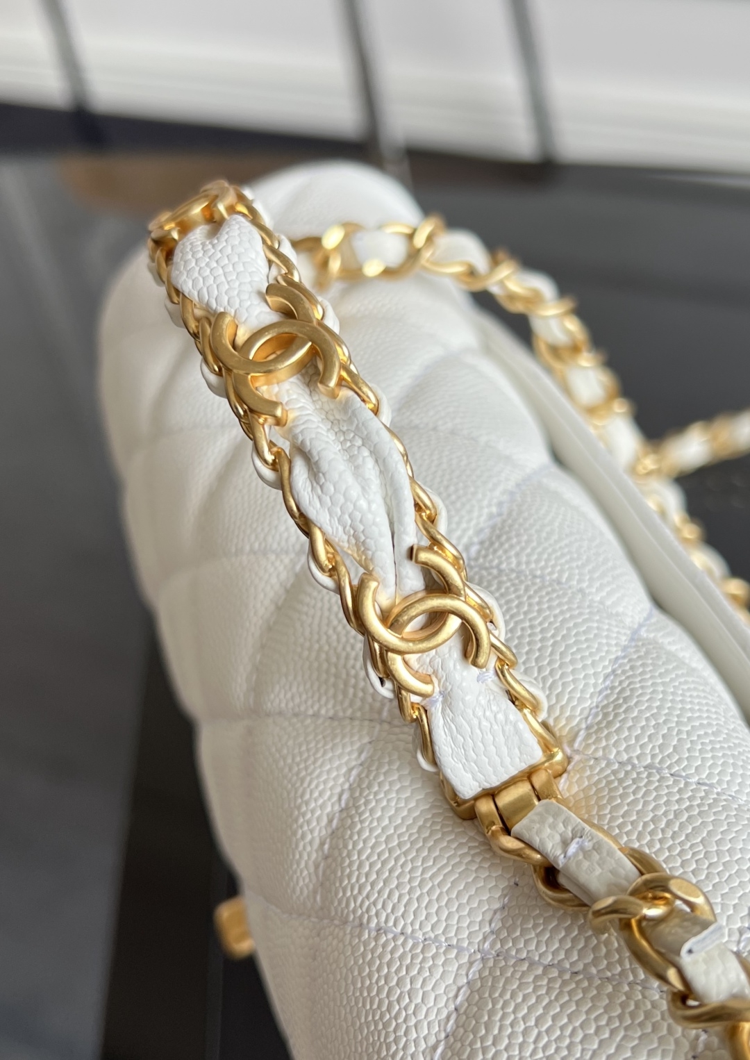 高仿香奈兒手提包使用感受:一年真實體驗分享 | 品質評測與選購建議 高仿圖 5 高仿香奈兒手提包使用感受:一年真實體驗分享 | 品質評測與選購建議 精品圖 5