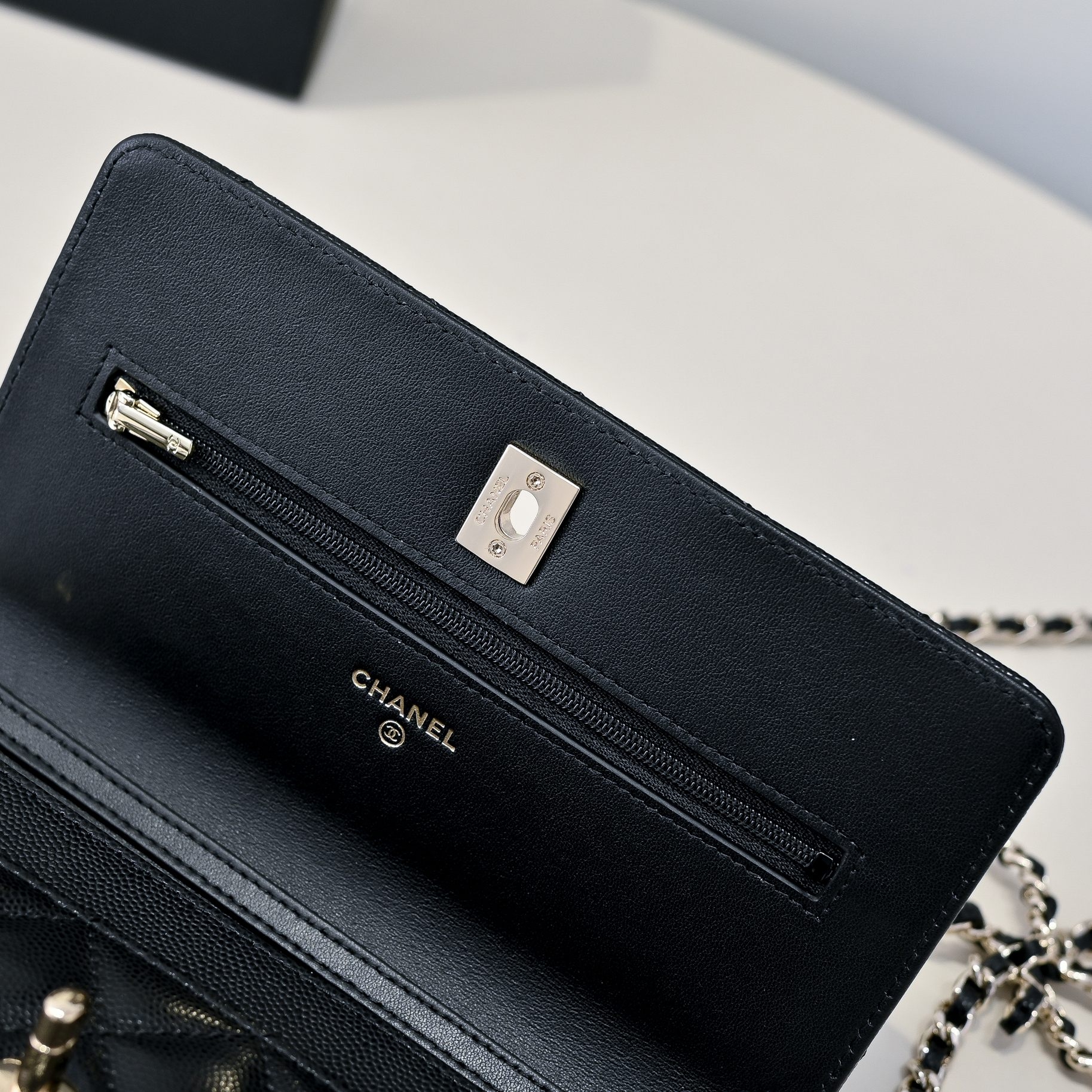 解密香奈兒經典翻蓋包工藝細節 | 高仿精品與正品的專業對照分析 精品圖 3