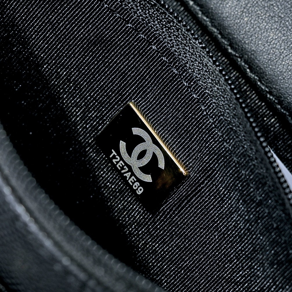 解密香奈兒經典翻蓋包工藝細節 | 高仿精品與正品的專業對照分析 高仿圖 4 解密香奈兒經典翻蓋包工藝細節 | 高仿精品與正品的專業對照分析 精品圖 4