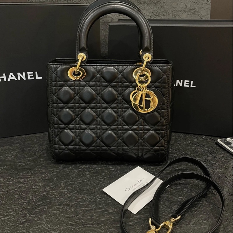 Lady Dior戴妃包原單品質深度解析：從皮革車線到金屬扣的真實觀察與比較 精品圖 3