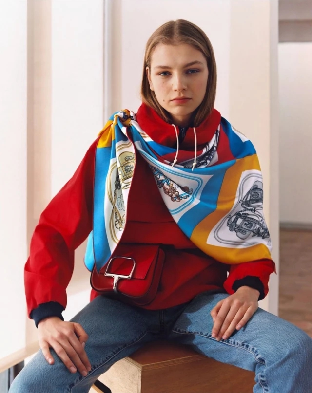 愛馬仕絲巾高級仿製穿搭建議：優雅與品味的藝術 | 時尚搭配全指南 精品圖 17