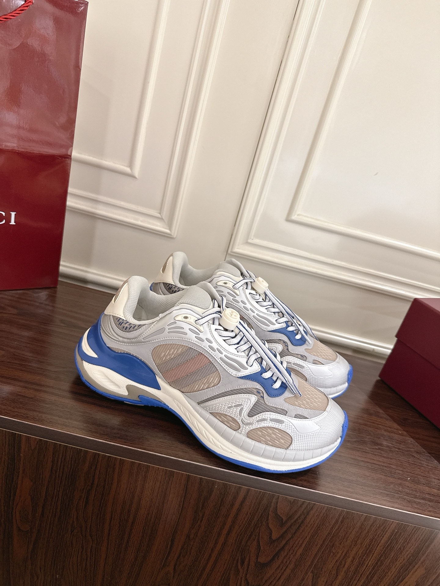 高仿Gucci鞋子穿搭心得 | 專業評測與搭配指南 高仿圖 1 高仿Gucci鞋子穿搭心得 | 專業評測與搭配指南 精品圖 1