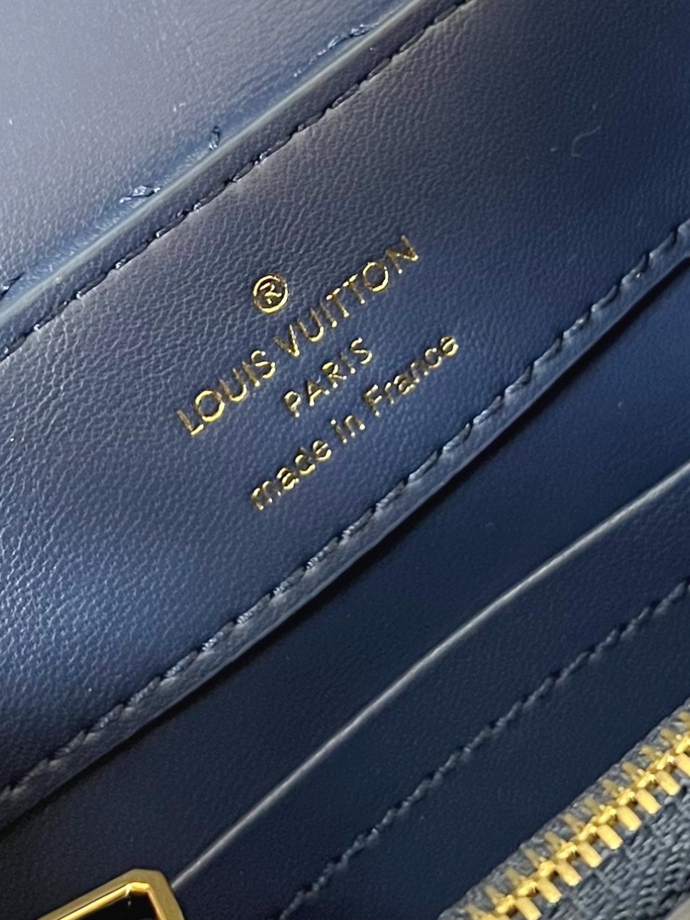 深度解析LV深藍色四葉草鏈條包 | 高仿精品與正品工藝對照分析 高仿圖 2 深度解析LV深藍色四葉草鏈條包 | 高仿精品與正品工藝對照分析 精品圖 2