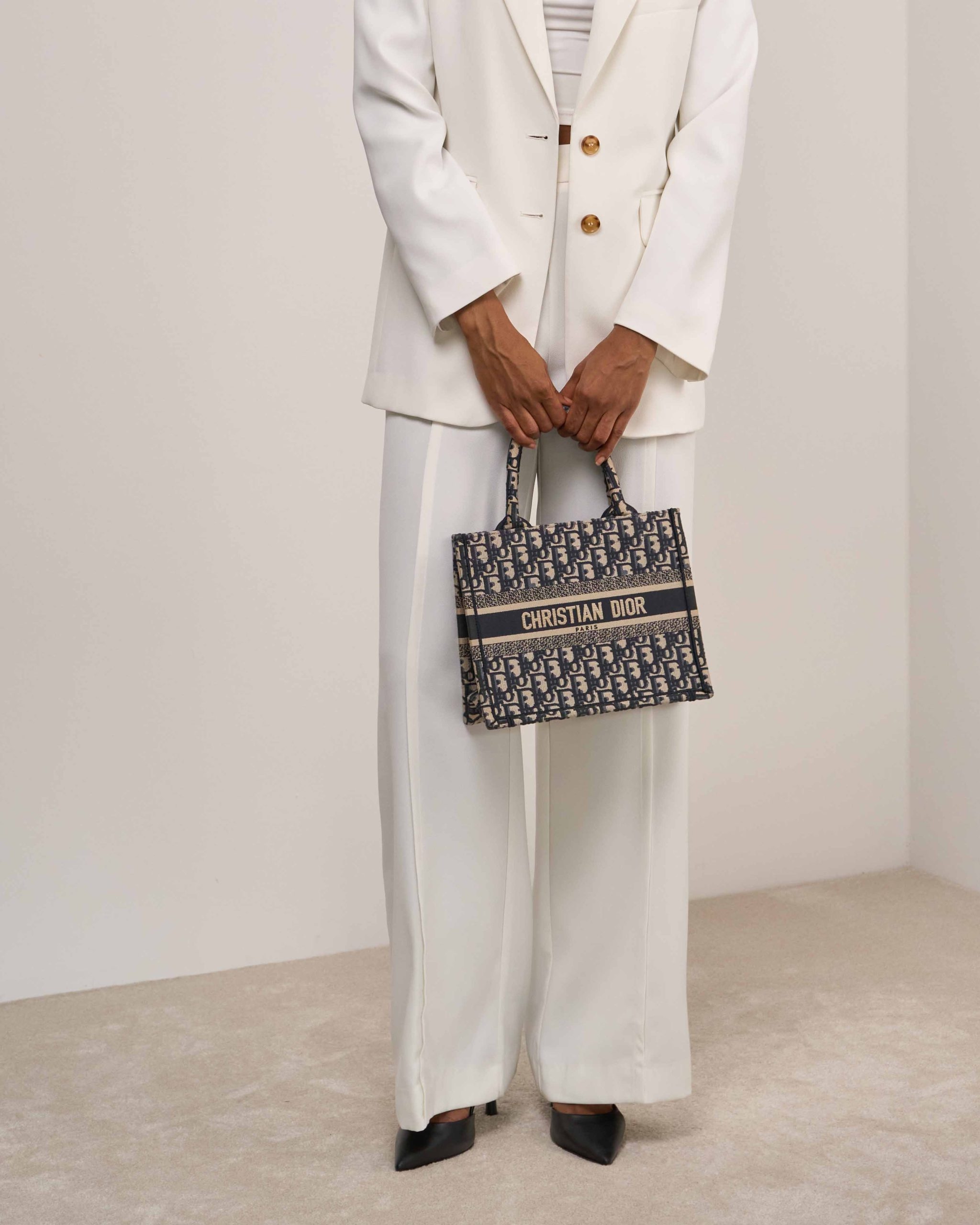 Dior Book Tote 高仿全尺寸深度解析:從迷你到大型的完整選購指南與實測評比 高仿圖 3 Dior Book Tote 高仿全尺寸深度解析:從迷你到大型的完整選購指南與實測評比 精品圖 3